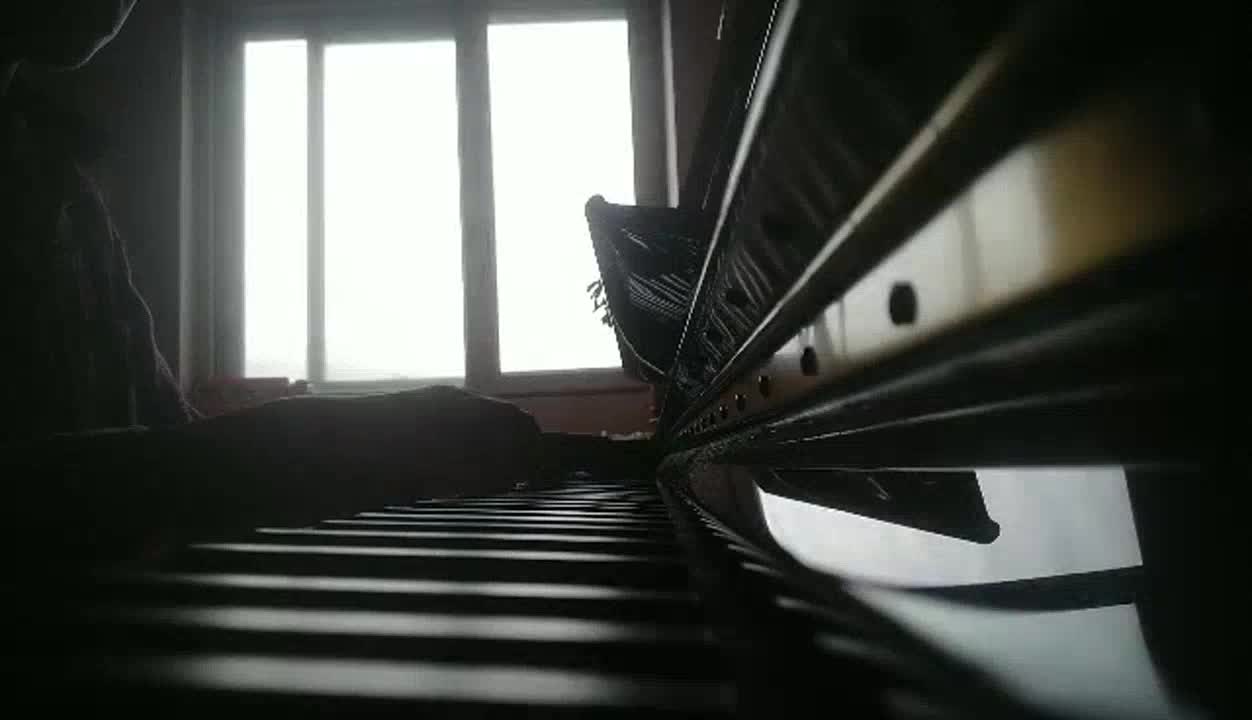 小妖孽~苏兮 发布了一个钢琴弹奏视频《T