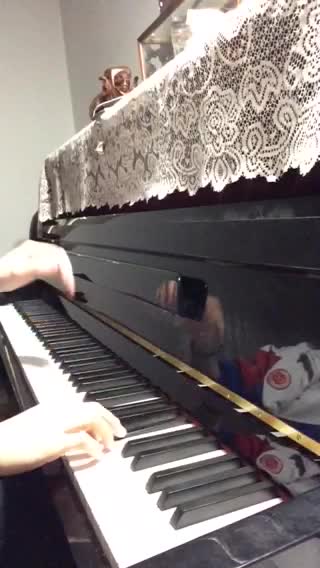 执手知卿心 发布了一个钢琴弹奏视频《un