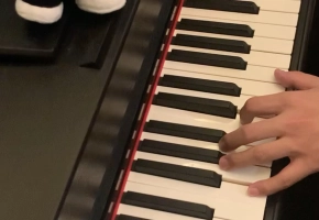 如何用钢琴弹出抑郁的感觉????
