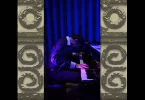 JoJo的柱男主题曲 但用钢琴来演绎 (和紫外线灯)