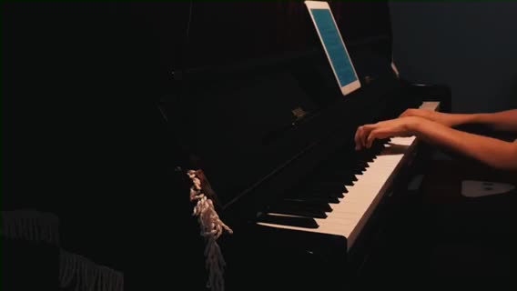 小七Carrie 发布了一个钢琴弹奏视频