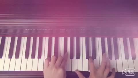莫兮_Vicky 发布了一个钢琴弹奏视频
