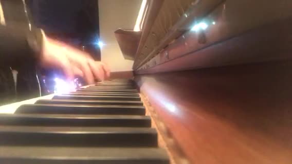 音乐我的梦 发布了一个钢琴弹奏视频，欢迎