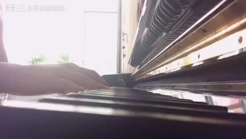 小皮pia皮pia 发布了一个钢琴弹奏视