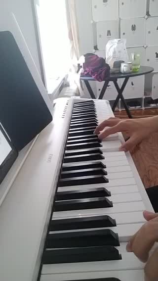 隔壁小樊 发布了一个钢琴弹奏视频，欢迎来