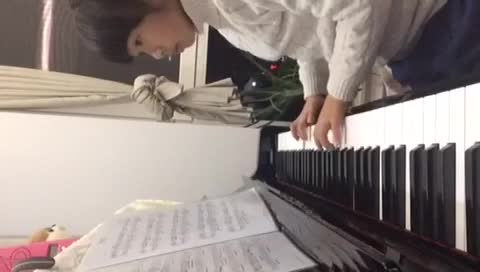 初音 发布了一个钢琴弹奏视频，欢迎来围观