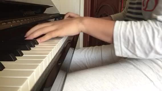 哎麦小汉 发布了一个钢琴弹奏视频，欢迎来